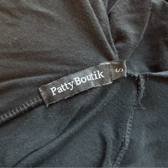 PattyBoutik Black Deep V-Neck Top – Size Small - Picture 8 of 11
